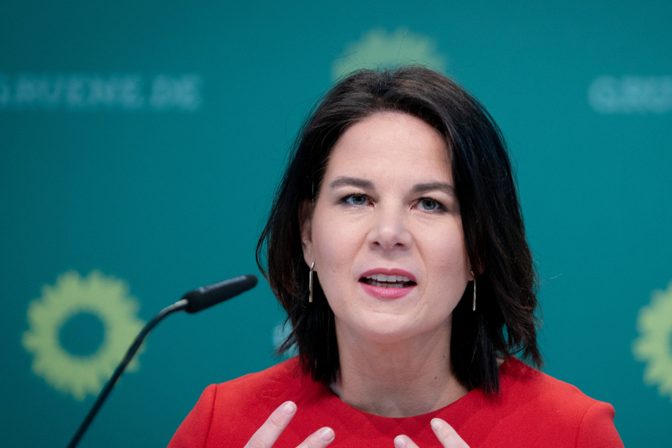Auch die Grünen-Bundesvorsitzende Annalena Baerbock (40) stellt sich den Fragen von Moderator Oliver Köhr.