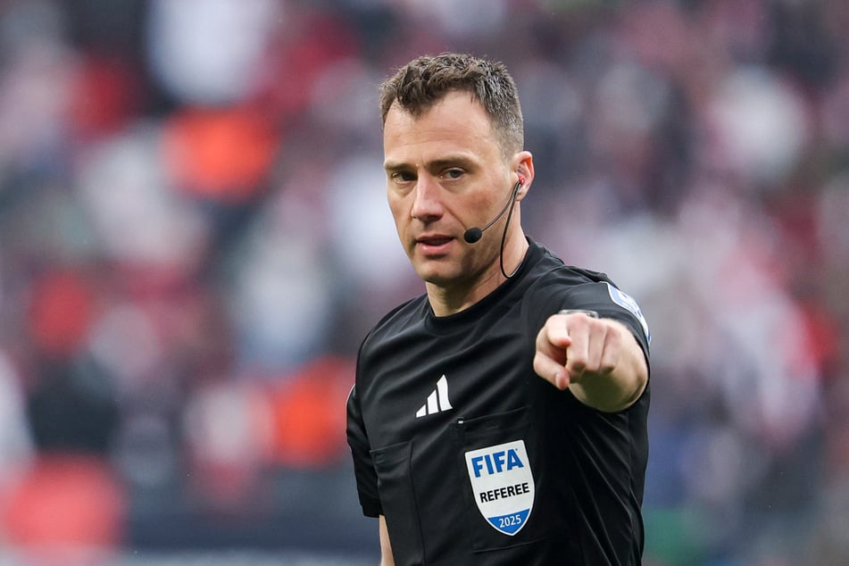 Felix Zwayer (44) leitet die Partie am Sonntag zwischen dem FC St. Pauli und Eintracht Frankfurt.