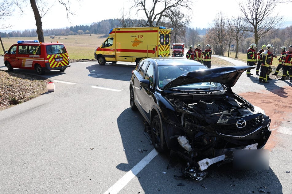 Kreuzungscrash im Erzgebirge: Mazda kracht mit BMW zusammen