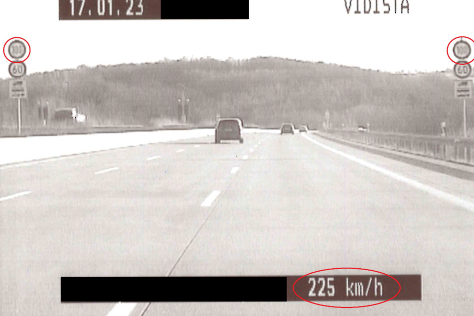 Ein Messfahrzeug der Thüringer Autobahnpolizei zeichnete die Tempovergehen auf. Der Fahrer eines Audi Q7 war deutlich zu schnell unterwegs.