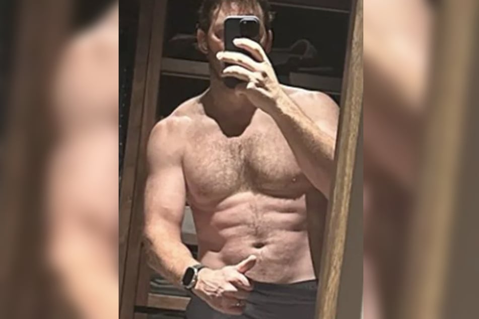 Dieses Spiegel-Selfie teilte Pratt mit seinen Followern bei Instagram.