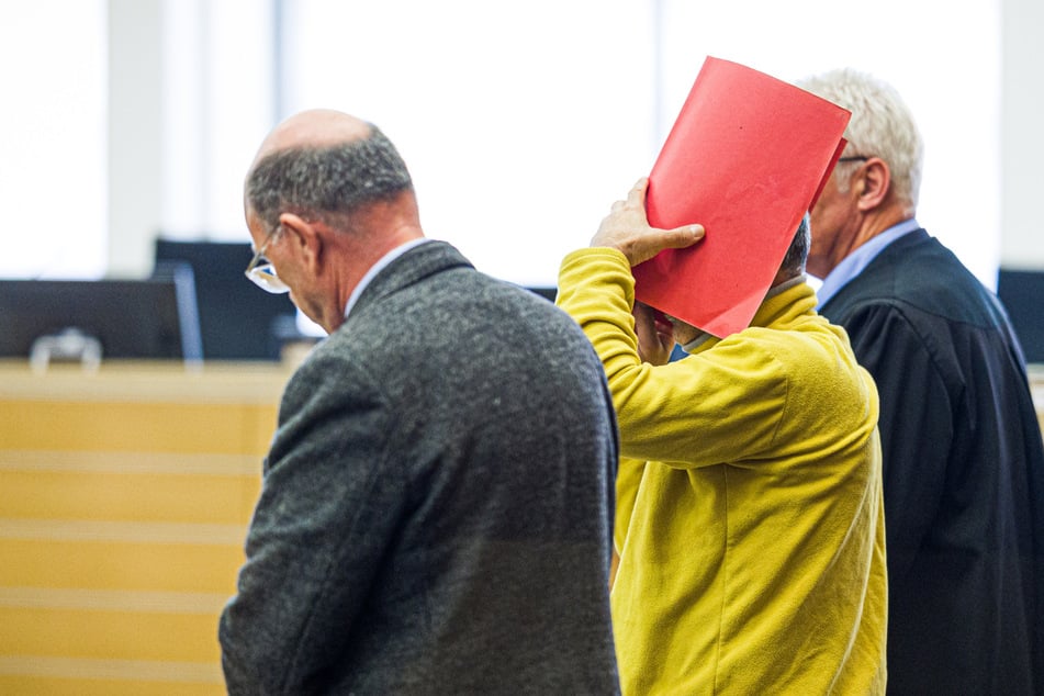 Heimtückischer Mord: Ehemann zündet schlafende Frau an - Lebenslange Haft