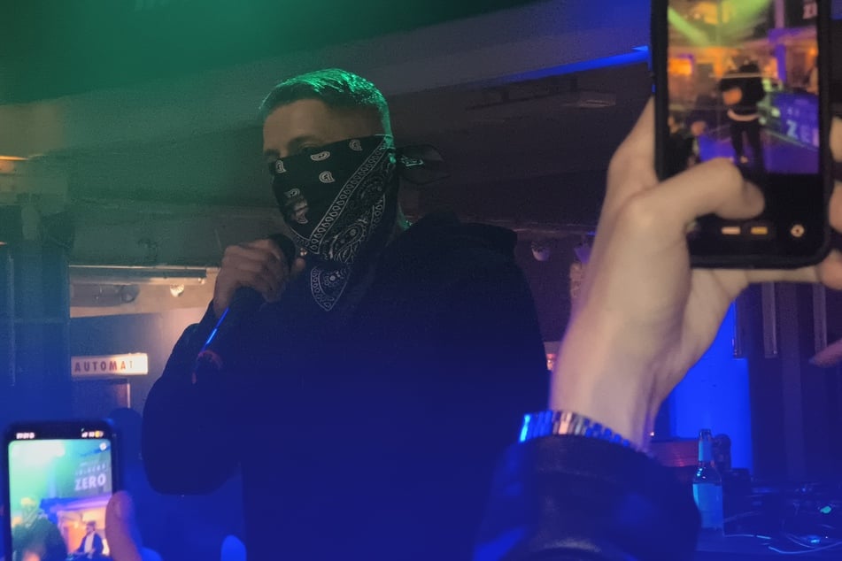 Rapper AK Ausserkontrolle ´heizte dem Publikum ein.