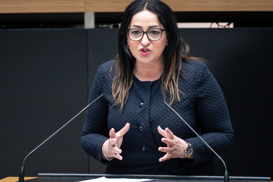 Berlins Gesundheitsministerin Dilek Kalayci (SPD) will aktuell keinen "Beschluss zum Hygienekonzept der DFL zu fassen".