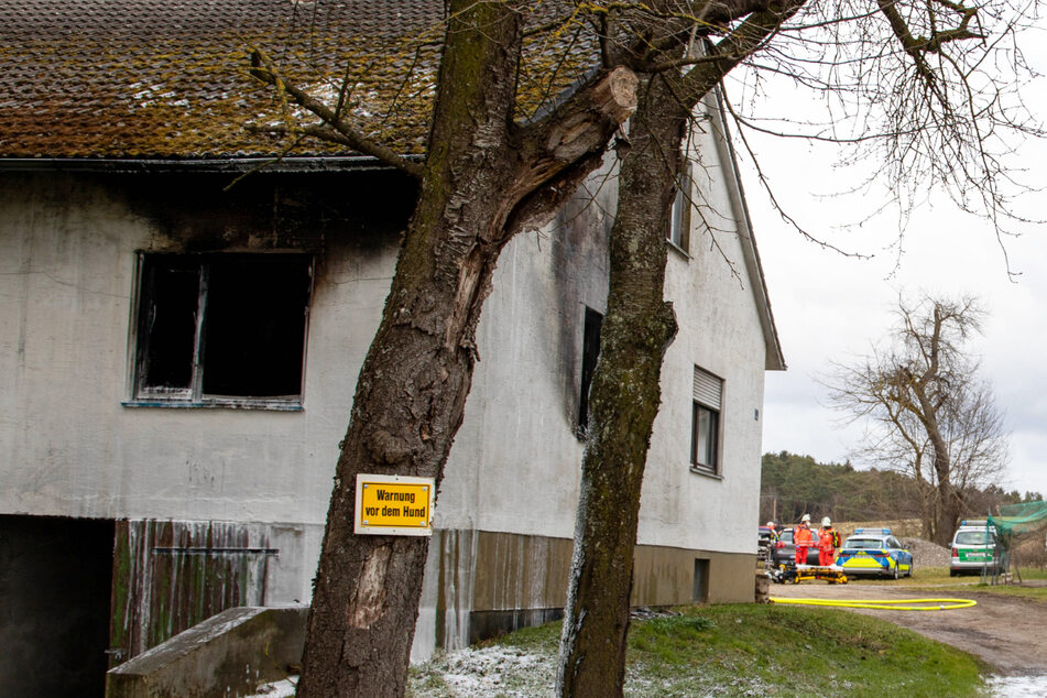 Bei einem Brand auf einem Bauernhof im Landkreis Neuburg-Schrobenhausen ist am Montag in Bayern ein 85 Jahre alter Mann ums Leben gekommen.