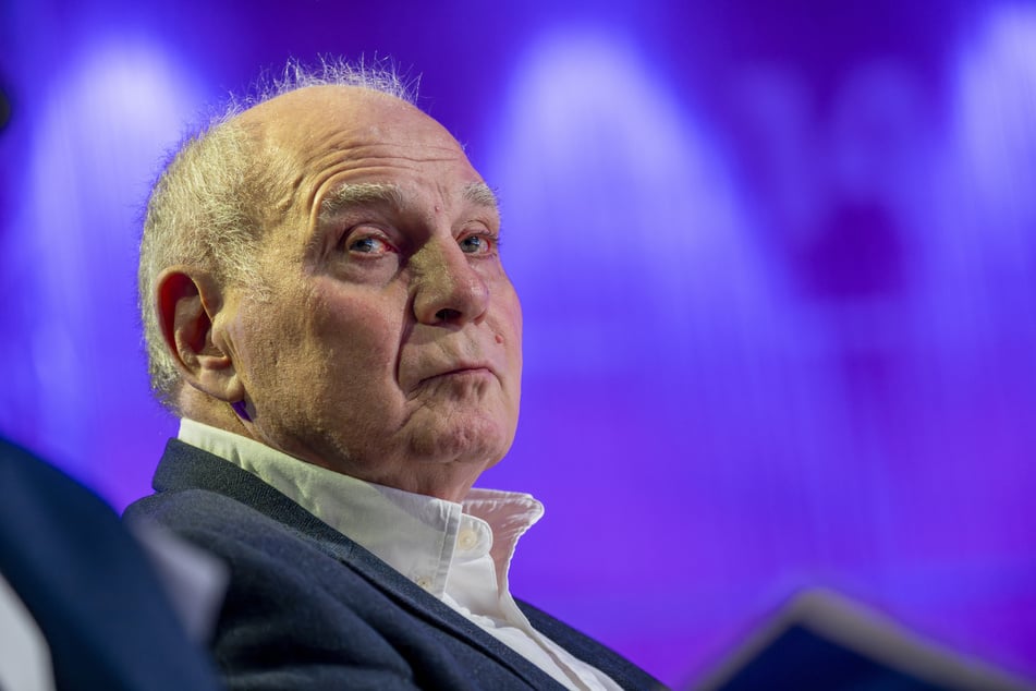 Der Ehrenpräsident des FC Bayern München, Uli Hoeneß (74), versteht die aktuelle Klopp-Rolle nicht.