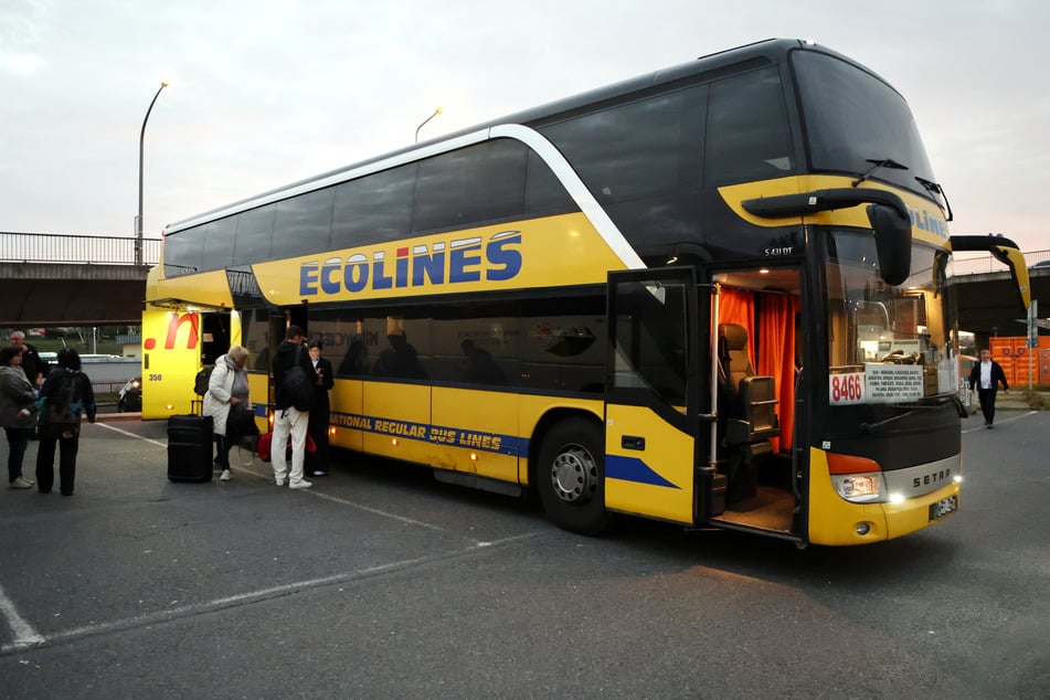 Mit dem Bus geht's zurück in die Heimat.