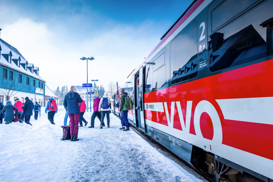 Mit dem Ski- und WanderExpress könnt Ihr innerhalb einer Stunde von Dresden ins Osterzgebirge fahren.