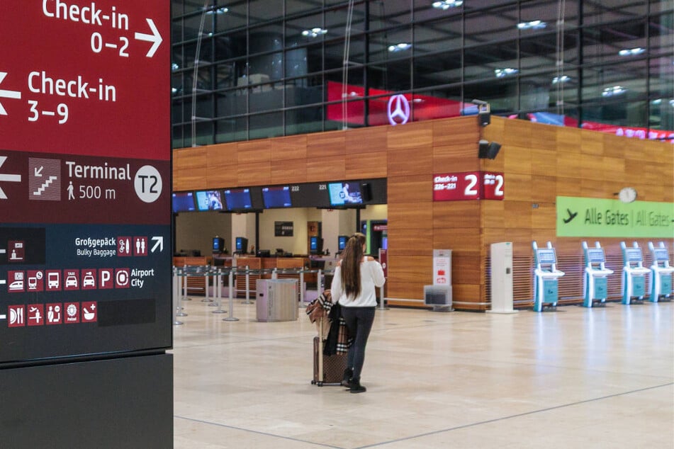 Gähnende Leere am Check-in: Aufgrund der Drohnensichtung ging am BER für knapp zwei Stunden gar nichts mehr.