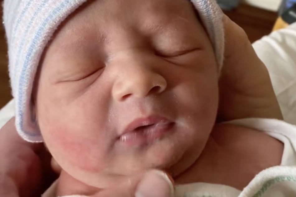 Położne nieźle się zdziwiły, kiedy przy porodzie dziecka odkryły na brzuchu obraz.