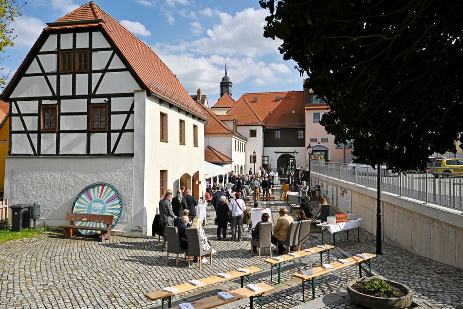 Das malerische Terence Hill Museum in Lommatzsch. Links das Budenhaus.