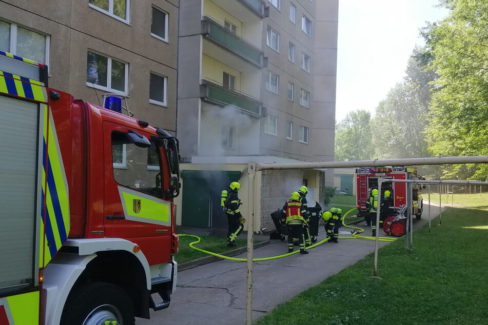 Schon wieder brannte es "Am Harthwald" in Chemnitz. Ein Müllcontainer stand in Flammen, die Feuerwehr rückte an.