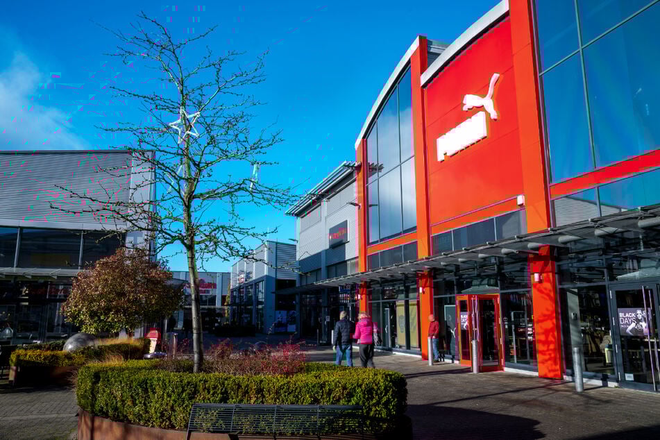 Hier sinken ab Montag (24.11.) die Preise auf Top-Marken wie Puma, Nike, Adidas und mehr