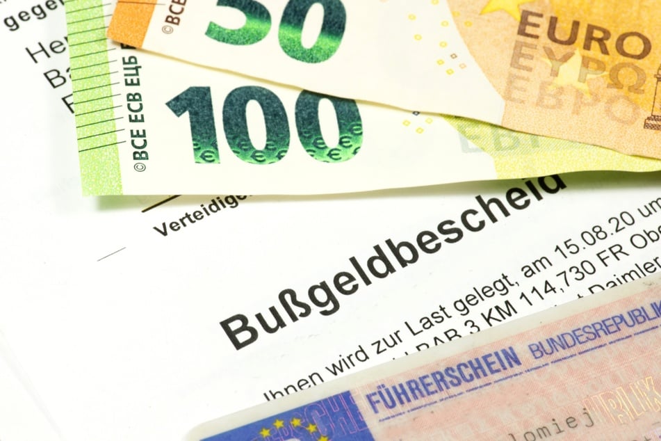 Ist das Bauvorhaben nicht genehmigt, kann ein hohes Bußgeld oder ein Nachgenehmigungsverfahren anfallen.