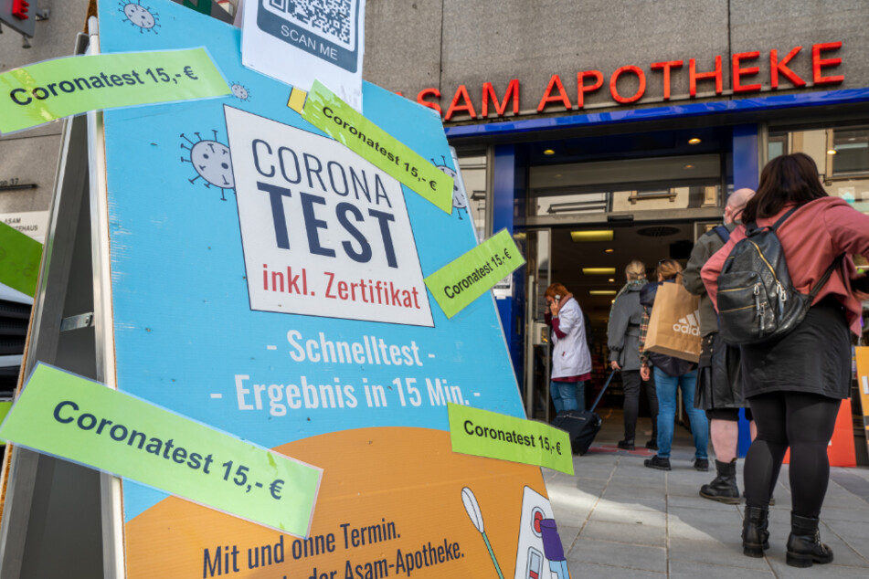 Bislang führten die kostenpflichtigen Tests nicht zu einem schnelleren Anstieg der Impfungen.