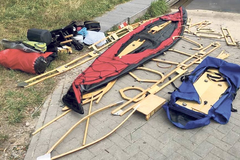 Zuerst alle Faltbootteile fein hinlegen - dann kann beim Zusammenbau nichts schiefgehen.