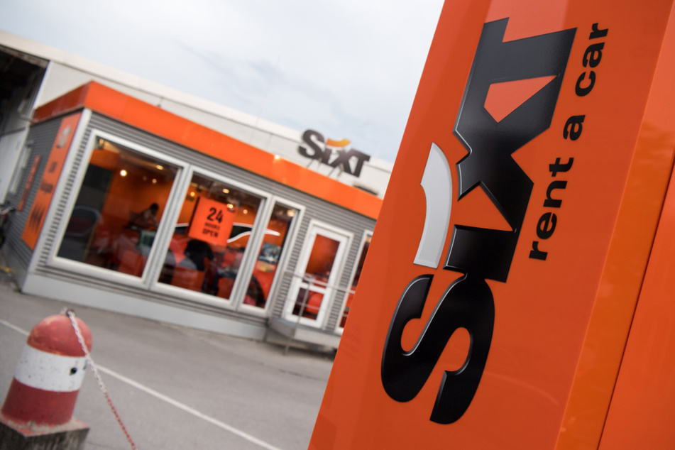Eine Station des Autovermieters Sixt am Ostbahnhof in München. Die Halbleiterkrise trifft auch Autovermieter.