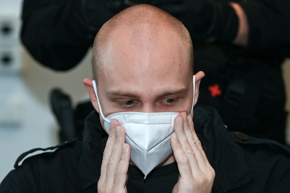 Der angeklagte Stephan Balliet (28) sitzt zu Beginn des 18. Prozesstages am 3. November im Landgericht.