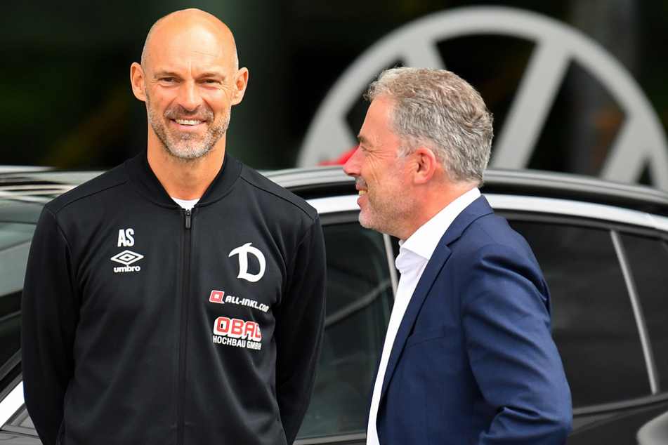 Alexander Schmidt (52, l.) am Donnerstag vor der Pressekonferenz in der Gläsernen Manufaktur.