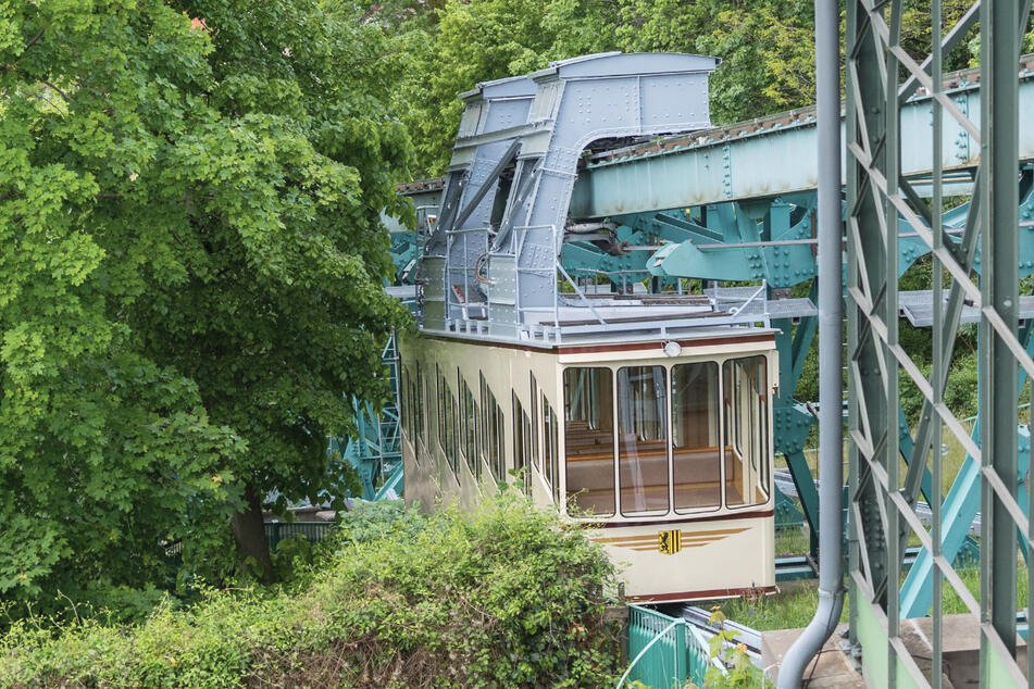 Dresden: Glückwunsch, Schwebebahn! Eiserne Lady wird heute 120