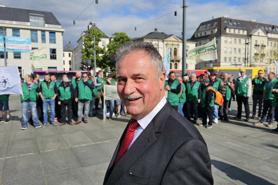 GDL-Chef Claus Weselsky (65) kam am Freitagmorgen zur Gewerkschaftsdemo in Chemnitz.