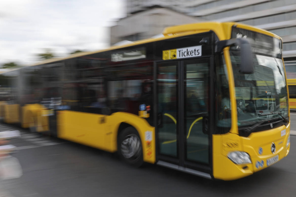 Die Tat hat ereignete sich in einem Bus der Linie 327 in Berlin-Wedding. (Symbolfoto)