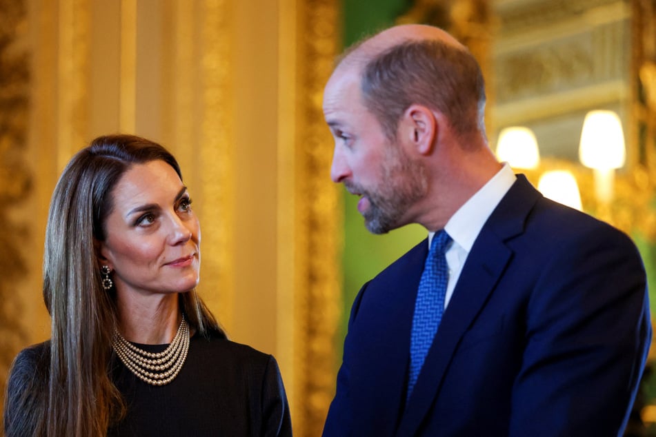 Prinzessin Kate (44) und Prinz William (43) sollen über die Entscheidung, fünf Polizisten vom Kensington Palace abzuziehen, informiert worden sein.