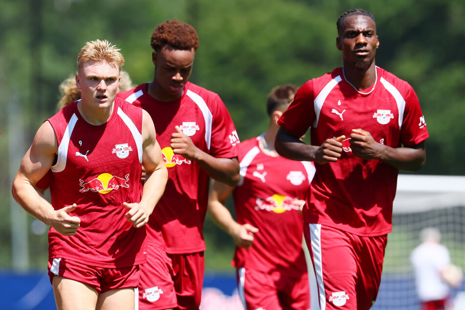 Assan Ouedraogo (2.v.l.) fehlt auch beim Training am Freitag. Wie schwerwiegend seine Schulterverletzung ist, lässt sich noch nicht abzeichnen.