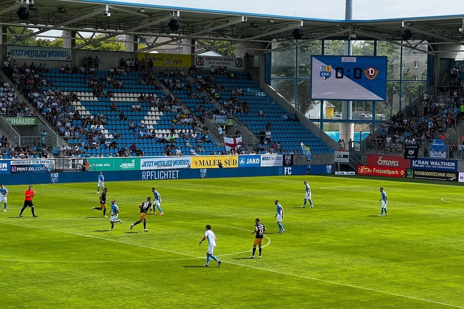 Das Spiel zwischen Dynamo Dresden und dem Chemnitzer FC läuft.