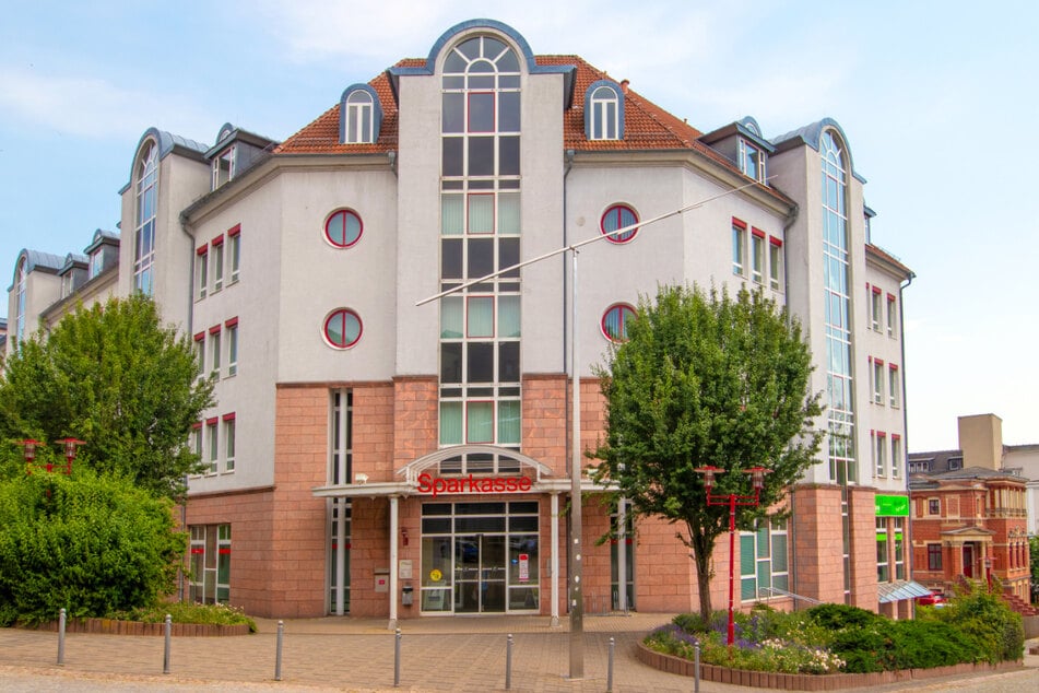 Die Sparkasse Chemnitz ist auf der Suche nach Kundenberatern / Privatkundenberatern (m/w/d) im idyllischen Lichtenstein und Hohenstein-Ernstthal.