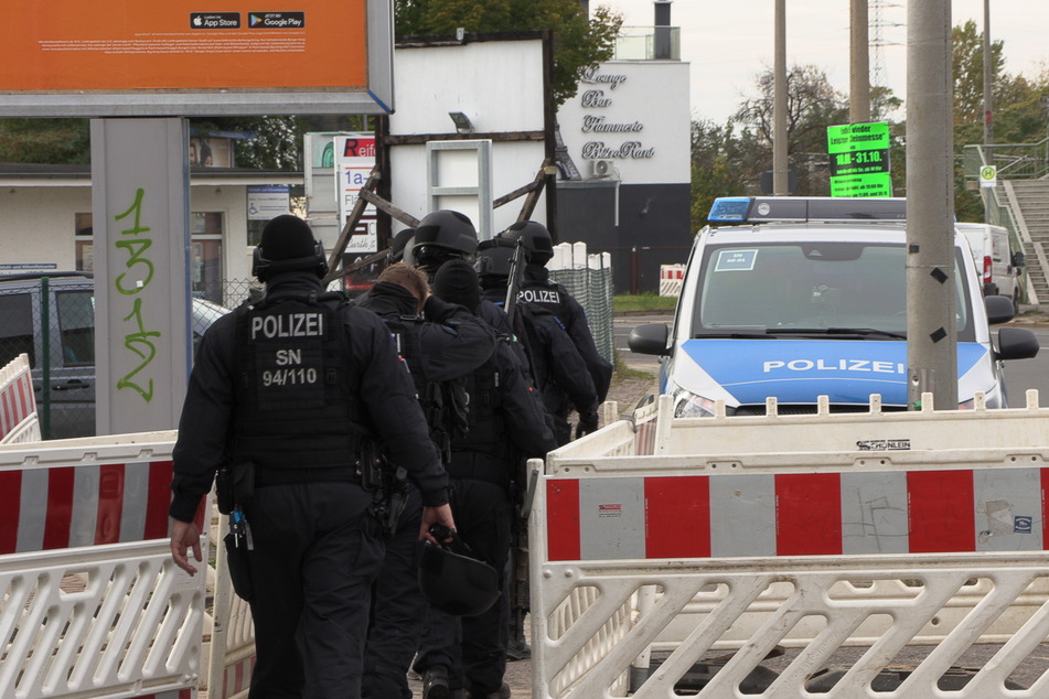 Mit einem Großaufgebot durchsuchte die Polizei am Dienstag das Gebiet um die Georg-Schwarz-Straße.
