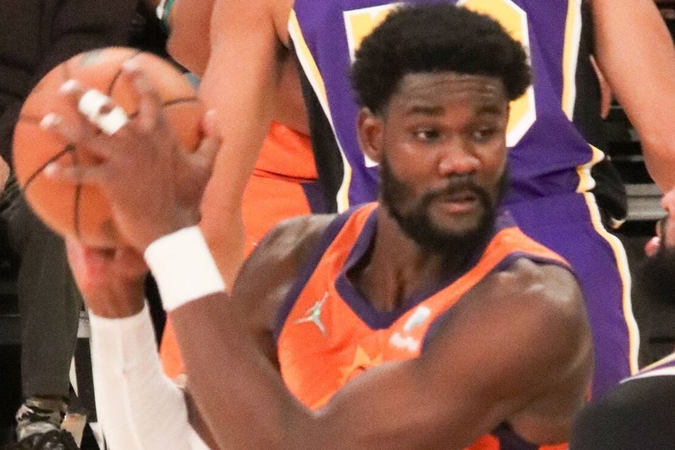 Deandre Ayton scored 21 points for Suns against the Nuggets on Sunday night.