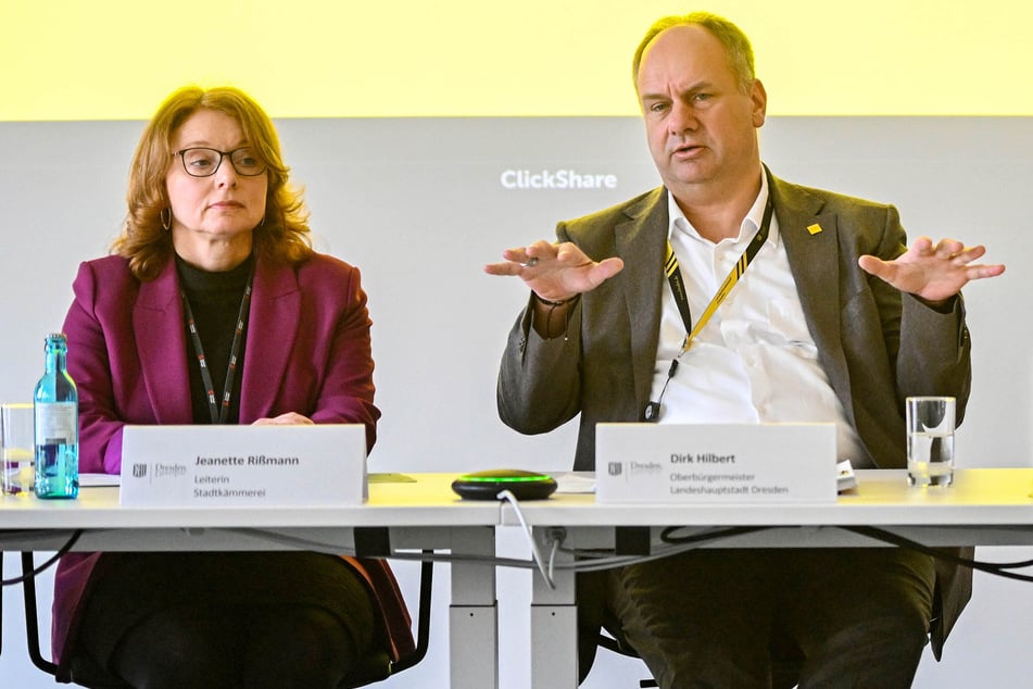 Stadtkämmerin Jeannette Rißmann und OB Dirk Hilbert und stellten den Notplan für Dresdens Finanzen vor.