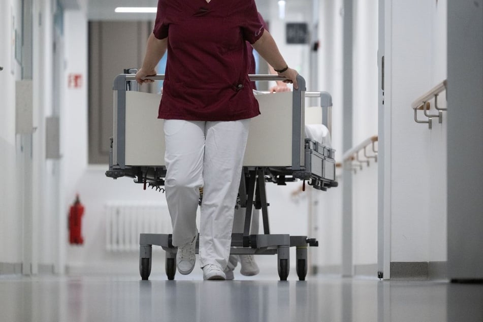 Mit Einsparungen unter anderem bei den Krankenhäusern will die Bundesregierung die Finanzen der Krankenkassen stabilisieren. (Symbolfoto)