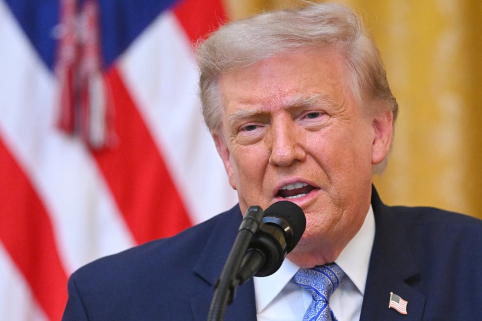 US-Präsident Donald Trump (80) droht dem Iran erneut mit Angriffen, die als Kriegsverbrechen gelten.