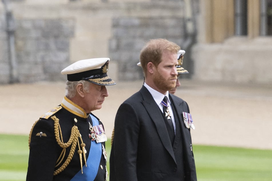 König Charles (77) und sein jüngster Sohn Prinz Harry (41) haben sich vor Jahren zerstritten. Kommt es nun zur Versöhnung? (Archivbild)