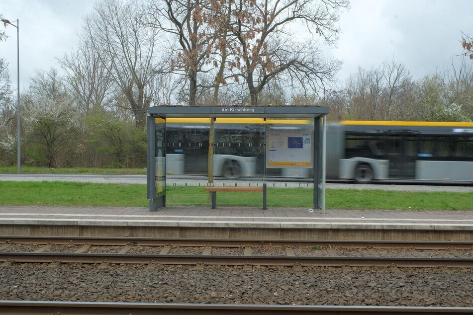 Die Polizei fahndet nach dem unbekannten Räuber.