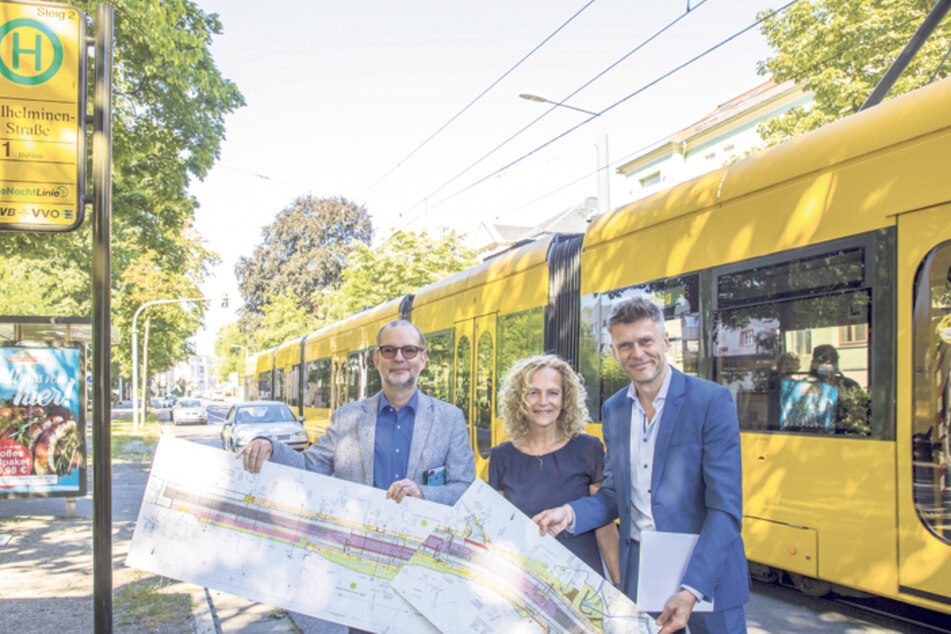 Gunther Hentschelmann (61) vom Bauamt, Staatssekretärin Ines Fröhlich (56) und DVB-Vorstand Lars Seiffert (51) präsentieren das Bauprojekt.