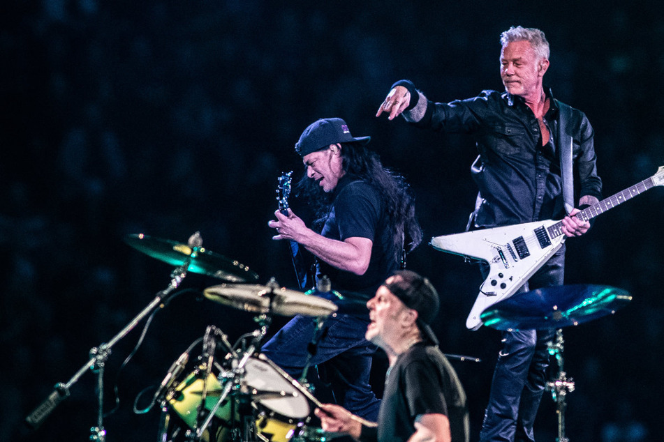 Nothing else metals: Bassist Robert Trujillo (59, l.), Frontmann James Hetfield (60, r.) und Schlagzeuger Lars Ulrich (60) kommen für ihr Metallica-Doppelkonzert nach München.