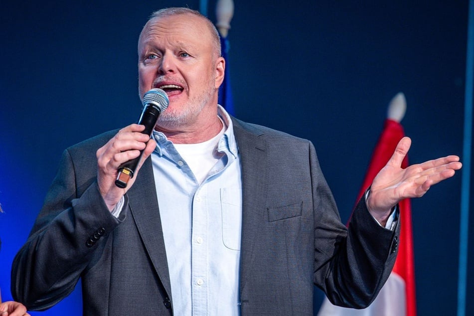 Fans von Stefan Raab (59) kommen im März voll auf ihre Kosten: Der Entertainer wird gleich in mehreren Samstagabendshows zu sehen sein.
