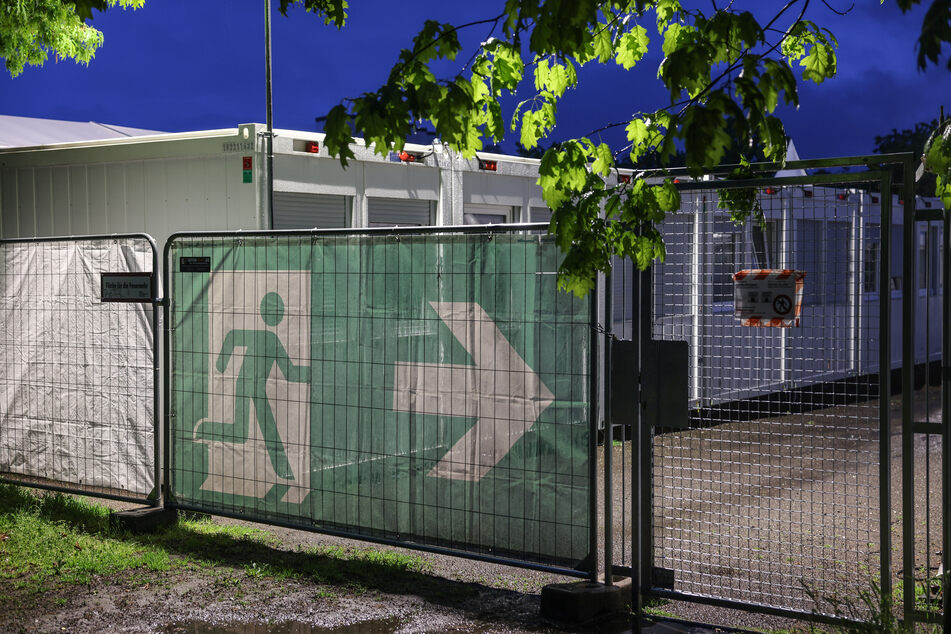 Die Anwohner einer Flüchtlingsunterkunft in Mülheim an der Ruhr fühlen sich unter anderem durch Müll und Lärm belästigt. (Symbolbild)