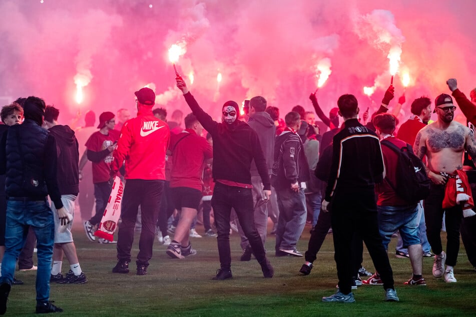 Rekordstrafe nach Pyro-Skandal: So hart greift der Verband jetzt durch