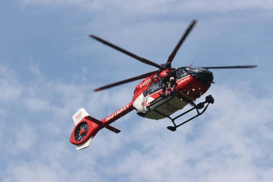 Der Schwerverletzte musste mit einem Rettungshubschrauber nach Magdeburg gebracht werden. (Symbolbild)