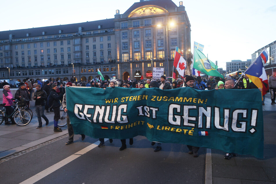 Mehrere Tausend "Querdenken"-Anhänger liefen am Wochenende legal durch Dresden.