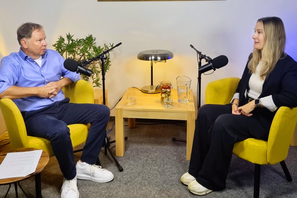 Dirk Thärichen und Anja Herzog im Podcast-Gespräch über Frauen in der Wirtschaft.