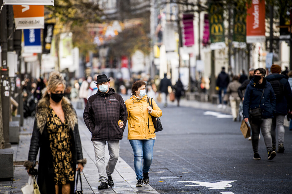 Das kleine Belgien mit seinen rund 11,5 Millionen Einwohnern hatte im Herbst zeitweise die höchsten Corona-Infektionszahlen in Europa. Täglich wurden 15.000 neue Fälle oder mehr verzeichnet.