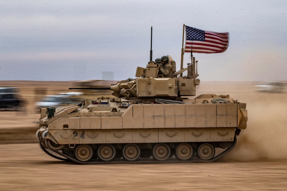 Nun wollen offenbar auch die USA Panzer an die Ukraine liefern. Konkret soll es sich um Bradley-Kettenfahrzeuge handeln. (Archivbild)