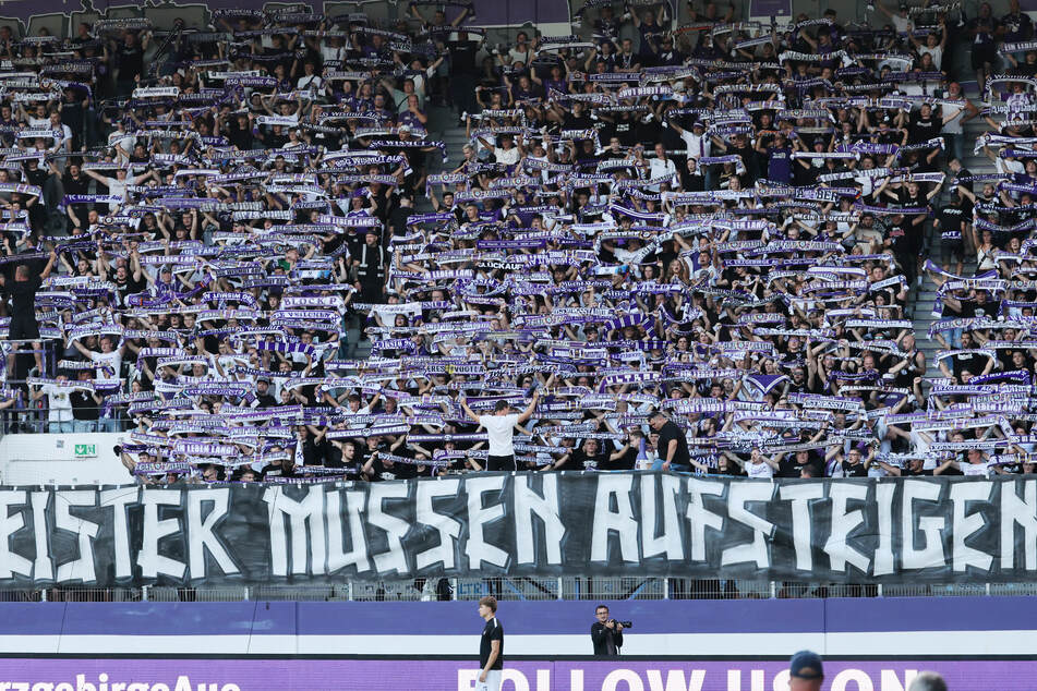 Volle Unterstützung für ihre Mannschaft: Am Donnerstag sahen mehr als 10.000 Zuschauer den Aue-Sieg gegen BFC Dynamo.