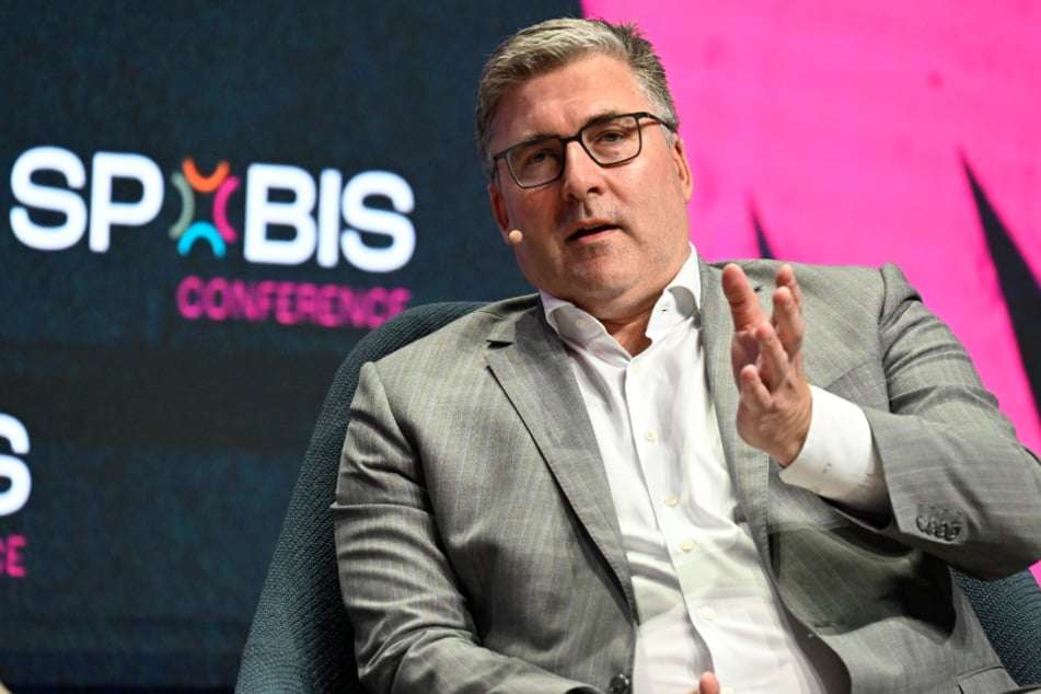 Für einen Mega-Deal reiste Eintracht Frankfurts Vorstandssprecher Axel Hellmann (54) mit weiteren SGE-Verantwortlichen im September nach China.