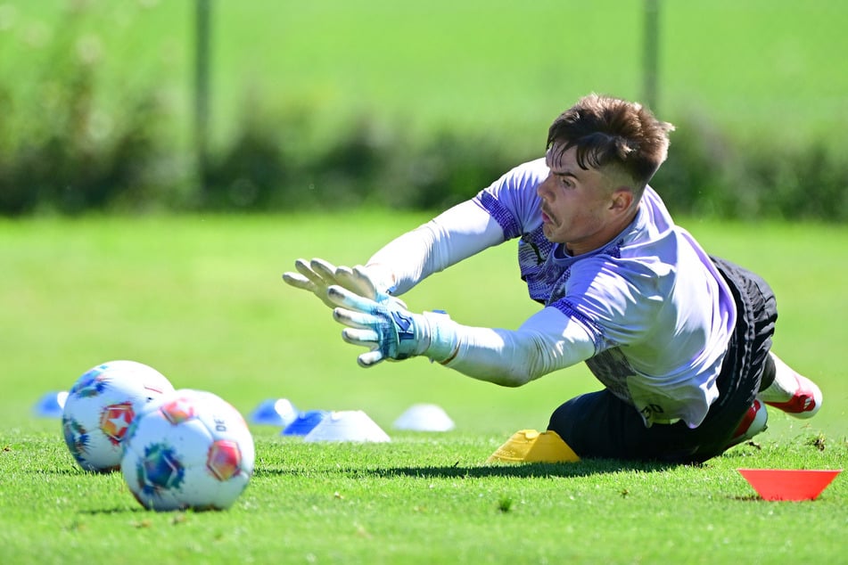 Simon Spari (23) hat sich am Sprunggelenk verletzt und fehlt dem FC St. Pauli monatelang.